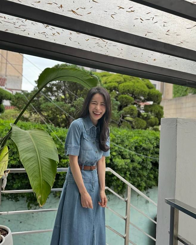 여름 치마 코디를 완벽하게 해낸 임지연. 사진 인스타그램@limjjy2