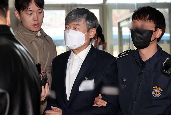 조태용 전 국가정보원장이 18일 오후 서울 서초구 순직해병 특별검사팀 사무실로 소환되고 있다. 2025.11.18 뉴스1