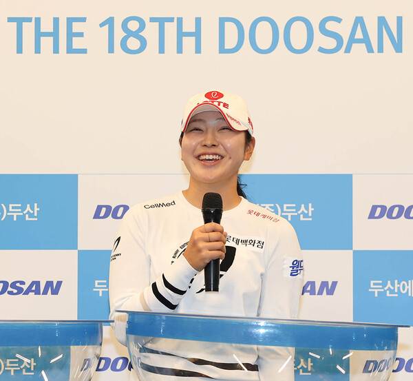 2026년 한국여자프로골프(KLPGA) 투어 제18회 두산 매치플레이에 출전하는 유현조 프로. 사진은 조별리그 조 추첨식 모습이다. 사진제공=대회조직위 (사진을 무단으로 사용하지 마십시오.)