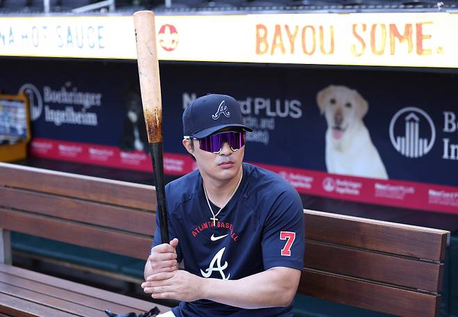 <yonhap photo-4246="">13일(한국시간) MLB 복귀전을 앞두고 더그아웃에 앉아 있는 김하성. AFP=연합뉴스</yonhap>