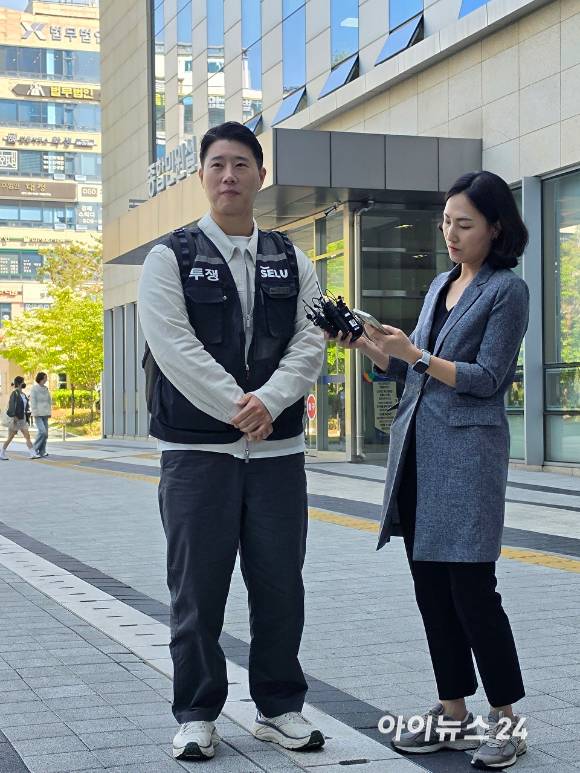 최승호 삼성그룹 초기업노동조합 삼성전자지부(초기업노조) 위원장이 삼성전자가 제기한 '위법 쟁의행위 금지 가처분' 2차 심문을 앞두고 법원에 출석하고 있다. [사진=황세웅 기자]