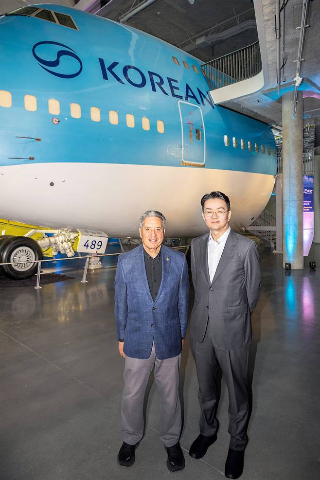 Korean Air unveils Boeing 747 exhibit at California Science Center