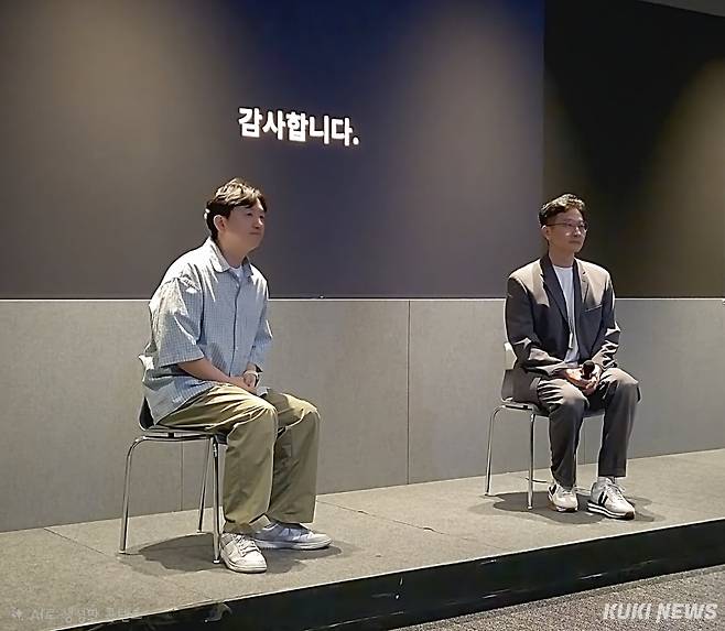 강은규 카카오모빌리티 미래사업플랫폼 리더(오른쪽)와 오두용 카카오모빌리티 로봇 개발 리더가 12일 경기 성남시 판교 카카오모빌리티 본사에서 열린 기자 대상 미디어 스터디에서 ‘로봇 산업의 패러다임 변화와 플랫폼의 역할’을 주제로 설명 후 질의응답을 받고 있다. 이혜민 기자.