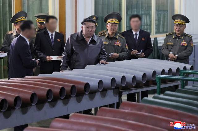 조선중앙통신은 김정은 북한 국무위원장이 지난 11일 한 군수공장을 시찰했다고 13일 보도했다. 조선중앙통신  연합뉴스