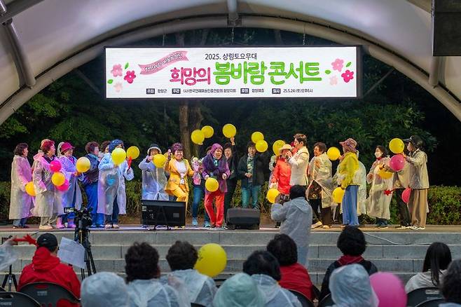 [함양=뉴시스] 2025년 상림토요무대 모습 (사진=함양군 제공) 2026. 05. 12. photo@newsis.com *재판매 및 DB 금지