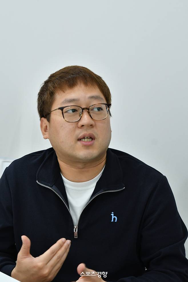 류동완 4단이 11일 서울 성동구에 위치한 자신의 바둑도장에서 본지와 인터뷰하고 있다.  한국기원 제공