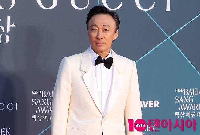 배우 이성민의 백상예술대상 수상 소감이 '무례 논란'으로 번졌다. / 사진=텐아시아DB
