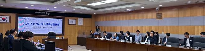 순천시는 최근 시청 소회의실에서 ‘2026년 청소년육성위원회’를 개최하고 2026년 순천시 청소년정책 시행계획을 확정했다. <순천시 제공>