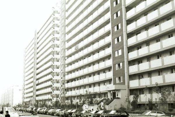 1970년대 압구정 현대아파트[사진=서울사진아카이브]