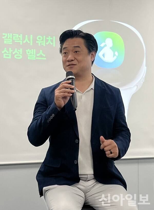 최준일 삼성전자 MX사업부 디지털헬스팀 상무가 14일 서울시 중구 태평로빌딩에서 열린 '갤럭시 워치·삼성 헬스 러닝 기능 미디어브리핑'에서 기자들과 질의응답을 진행하고 있다. [사진=이명학 기자]