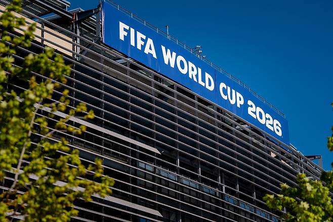 A view of MetLife Stadium on the day of the new pitch installation made of real grass ahead of the 2026 FIFA World Cup, in East Rutherford, New Jersey, U.S., May 7, 2026. REUTERS/Angelina Katsanis







<저작권자(c) 연합뉴스, 무단 전재-재배포, AI 학습 및 활용 금지>