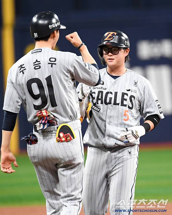 14일 서울 고척스카이돔에서 열린 키움과 한화의 경기. 한화 이도윤이 안타를 날린 뒤 환호하고 있다. 고척=박재만 기자 pjm@sportschosun.com/2026.05.14/