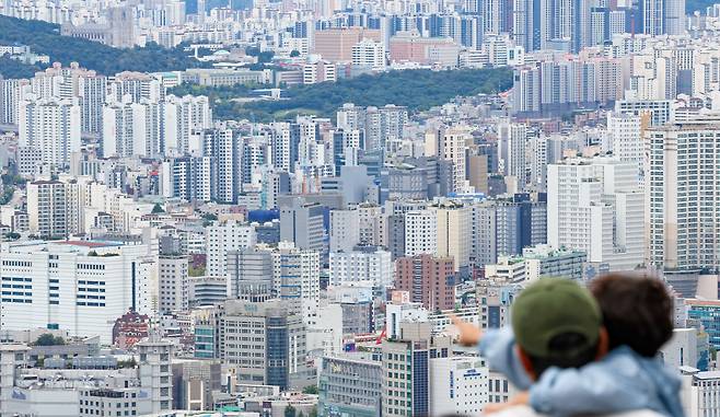 서울 남산에서 바라본 서울 아파트단지 모습. /뉴스1