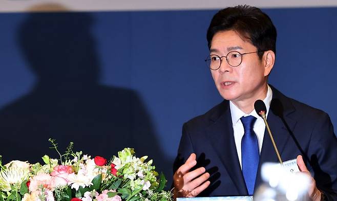 정원오 더불어민주당 서울시장 후보가 14일 오전 서울 중구 대한상공회의소 국제회의장에서 열린 정원오 더불어민주당 서울시장 후보 초청 편집인협회 포럼에서 참석자들의 질의에 답하고 있다. 뉴시스