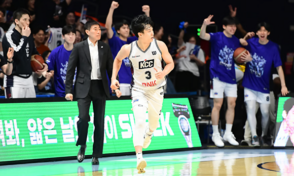 부산 KCC 이지스와 스카이거너스의 경기가 진행되고 있다. [사진=부산 KCC 이지스]