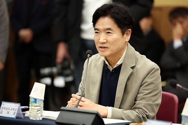 김대중 전남도교육감이 지난 1월 25일 광주 서구 김대중컨벤션센터에서 열린 광주전남 행정통합 특별법 제정을 위한 간담회에서 발언하고 있다. 뉴스1