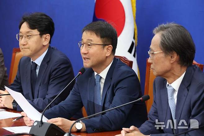[서울=뉴시스] 조성봉 기자 = 한병도 더불어민주당 원내대표가 14일 오전 서울 여의도 국회에서 열린 정책조정회의에서 발언을 하고 있다. 2026.05.14. suncho21@newsis.com