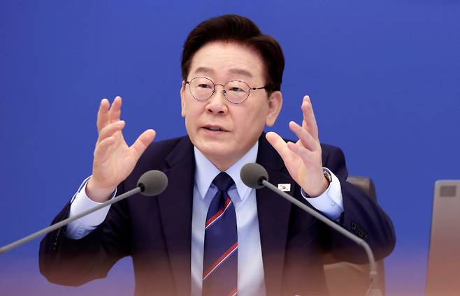 이재명 대통령이 12일 청와대에서 열린 국무회의 겸 비상경제점검회의에서 발언하고 있다. 연합뉴스