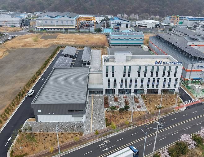 철강·금속 AX 실증센터-주관기관 한국산업기술시험원 광양분소 전경. 전라남도 제공
