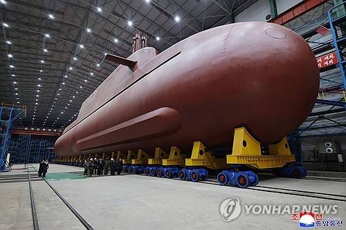 김정은, 8천700t급 핵잠 건조 지도  (평양 조선중앙통신=연합뉴스) 김정은 북한 국무위원장이 8천700t급 '핵동력 전략유도탄 잠수함 건조사업'을 현지에서 지도했다고 조선중앙통신이 2025년 12월 25일 보도했다. 2025.12.25 
    [국내에서만 사용가능. 재배포 금지. For Use Only in the Republic of Korea. No Redistribution]
    nkphoto@yna.co.kr