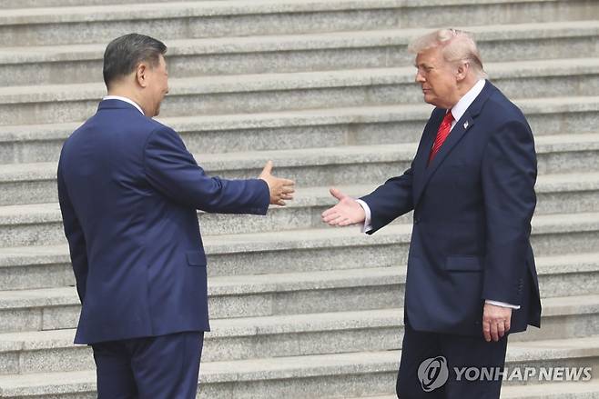 트럼프 대통령과 시 주석(왼쪽) [EPA 연합뉴스. 재판매 및 DB 금지]