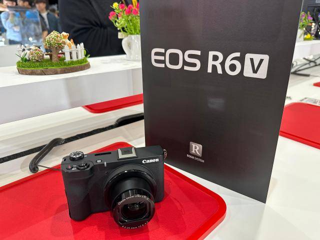 영상 특화 풀프레임 미러리스 카메라 ‘EOS R6 V’ [사진=박진영 기자]