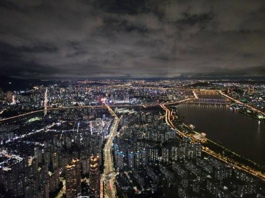 서울 송파구 롯데타워에서 바라본 서울 아파트 전경./한국금융신문 조범형 기자