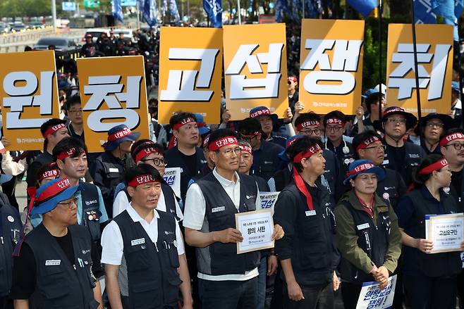 ▲ 금속노조가 4월15일 서울 양재동 현대기아차 본사 앞에서 원청교섭 쟁취 결의대회를 열었다. <정기훈 기자>