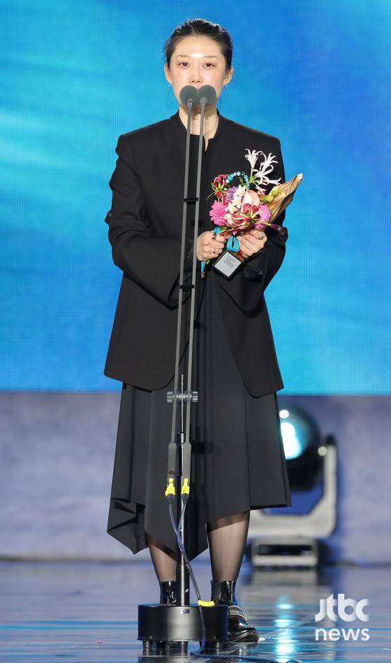 영화 '파반느' 이민휘 음악감독이 '제62회 백상예술대상'에서 영화부문 예술상을 수상하고 소감을 말하고 있다. 방송·영화·연극과 뮤지컬을 아우르는 국내 유일무이 종합 예술 시상식 '제62회 백상예술대상 with 구찌'는 8일 오후 7시 50분 서울 강남구 코엑스 D홀에서 개최됐다. 특별취재반 / 2026. 05. 08/