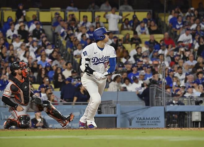 Los Angeles Dodgers designated hitter Shohei Ohtani hits a solo home run in the third inning off San Francisco Giants starting pitcher Adrian Houser at Dodger Stadium in Los Angeles on Tuesday, May 12, 2026. Photo by Jim Ruymen/UPI
<저작권자(c) 연합뉴스, 무단 전재-재배포, AI 학습 및 활용 금지>