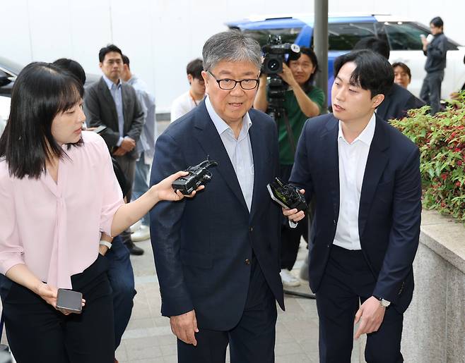 김대기 전 대통령실 비서실장이 15일 오전 경기 과천시 특검 사무실에 출석하고 있다. /연합뉴스