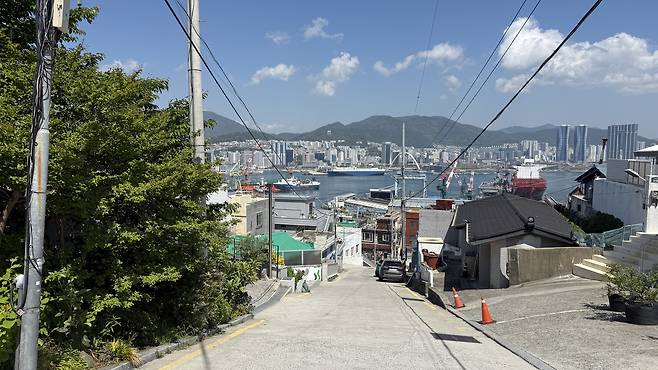 A view of a street in Bongsan Village in Bongnae-dong, Yeongdo District, on May 5. [WOO JI-WON]