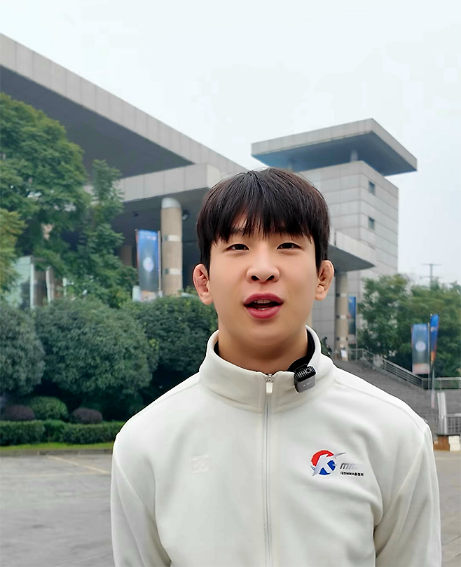 대한MMA총협회 최은석이 2026년 1월 중국 쓰촨성 루저우시에서 제3회 아시아종합격투기협회 챔피언십 공식 인터뷰를 하고 있다. 종합격투기는 9월 20~22일 제20회 일본 아이치-나고야 하계아시안게임 정식 종목으로 치러진다. 사진=AMMA