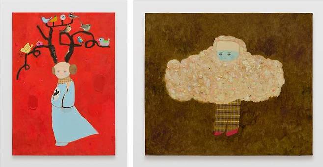 Left: Tomoko Nagai, Bird, Bird, 2026, Oil, glitter on canvas, 91.0 × 65.6 cm. Courtesy of the artist and Perrotin. Right: Tomoko Nagai, Mr. Little Fluffy, 2026, Oil, glitter on canvas, 45.5 × 53.4 cm. Courtesy of the artist and Perrotin.  *재판매 및 DB 금지