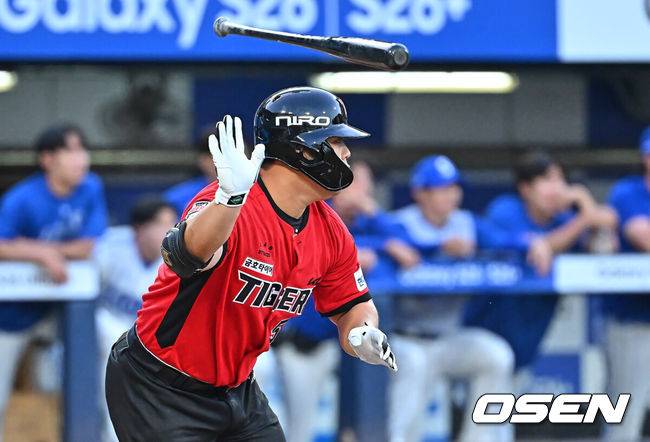 [OSEN=대구, 이석우 기자] 15일 대구삼성라이온즈파크에서 2026 신한 SOL KBO 리그 삼성 라이온즈와 KIA 타이거즈의 경기가 열렸다. 홈팀 삼성은 후라도가, 방문팀 KIA는 네일이 선발 출전했다. KIA 타이거즈 박상준이 2회초 1사 ,2루 중견수 왼쪽 1타점 안타를 치고 있다. 2026.05.15 / foto0307@osen.co.kr