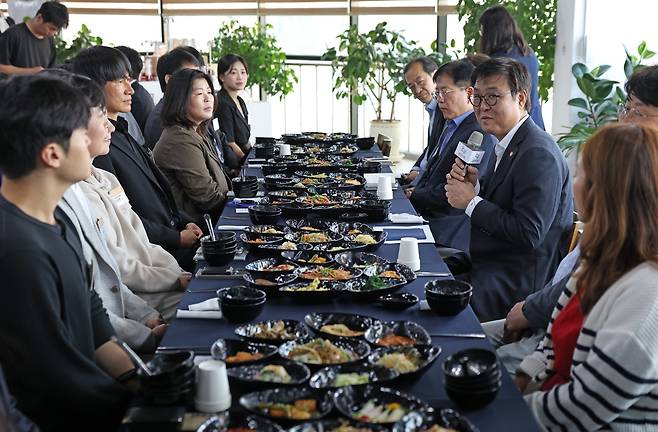 '관광두레 관계자 오찬 간담회'서 발언하는 최휘영 문체부 장관 [문화체육관광부 제공. 재판매 및 DB 금지]