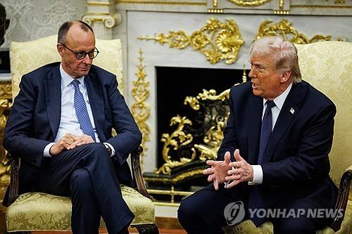 지난 3월 초 백악관에서 정상회담을 하는 트럼프 미국 대통령과 메르츠 독일 총리(왼쪽) [EPA=연합뉴스 자료사진. 재판매 및 DB 금지]