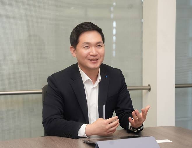 ▲지난 13일 서울 서초구 삼성자산운용 본사에서 과 인터뷰하고 있는 정재욱 운용3팀장 [사진=삼성자산운용]