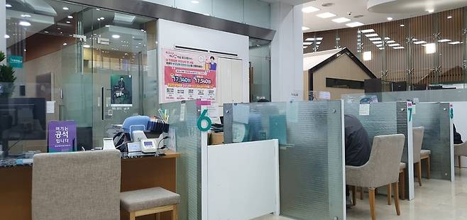 ▲국내 은행과 달리 미국 주요 은행들이 최근 영업점을 공격적으로 늘리고 있다. 사진은 시중은행 한 영업점.(사진=에너지경제신문DB)