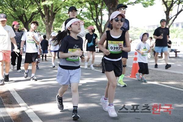 2026 서울어린이 마라톤대회에 참여한 참가자들. ⓒ이혜영 기자 lhy@hankooki.com