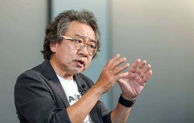 문화심리학자 김정운 박사가 지난 1일 중앙일보 VOICE 시리즈와 인터뷰하고 있다. 최근 김 박사는 소통의 본질과 인간 상호작용에 대한 생각과 고민을 담은 책 『말하지 않고 말하기』를 펴냈다. 김성룡 기자