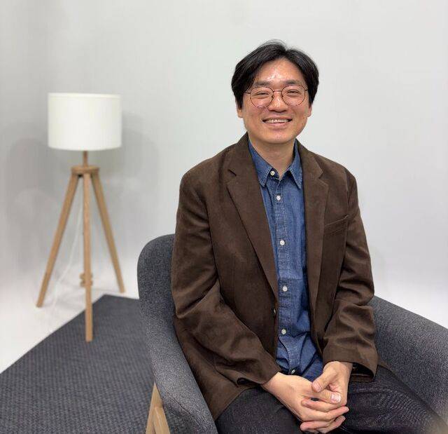 이커브미니스트리 대표 정신호 목사가 최근 서울 여의도 국민일보 스튜디오에서 찬양 ‘주 사랑이 나를 숨 쉬게 해’에 담긴 간증을 소개하고 있다.