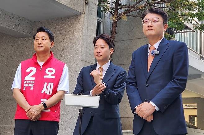 오세훈-이준석, 서울 노원구 공릉동 청년 원룸 방문 / 사진=연합뉴스