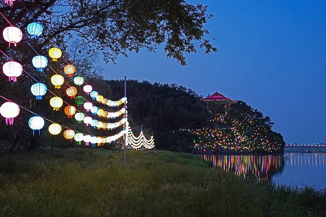 ​형산강 연등문화축제 / 사진 = 경주시
