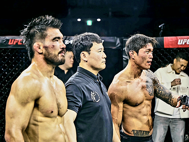 UFC 4경기 조시 퀸란과 블랙컴뱃 챔피언 최준서가 2026년 5월 서울올림픽핸드볼경기장 Z-Fight Night 04 판정 결과를 기다리고 있다. 오른쪽은 코리안좀비MMA 정찬성 관장. 정찬성 대표의 ZFN은 UFC Fight Pass를 통해 중남미 제외 글로벌 생중계된다. 사진=MCP ECC