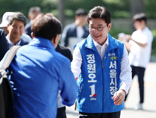 더불어민주당 정원오 서울시장 후보가 16일 서울 잠실 실내체육관에서 열린 2026서울시민체육대축전에 참석하고 있다. 연합뉴스