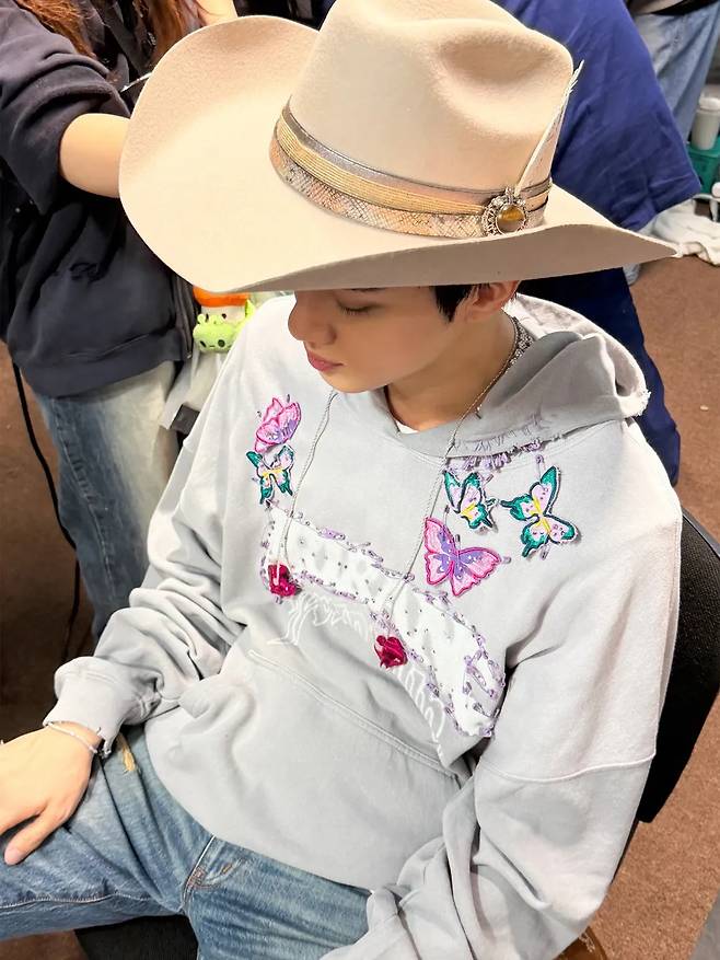 'EL GUAPO JIN IN MEXICO' 방탄소년단 진, 멕시코 셀럽들도 반한 비주얼 천재