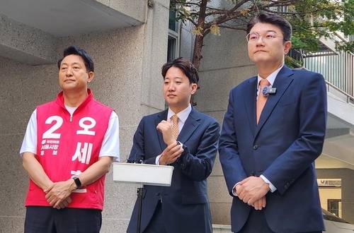 오세훈-이준석, 서울 노원구 공릉동 청년 원룸 방문 [촬영 김준태]