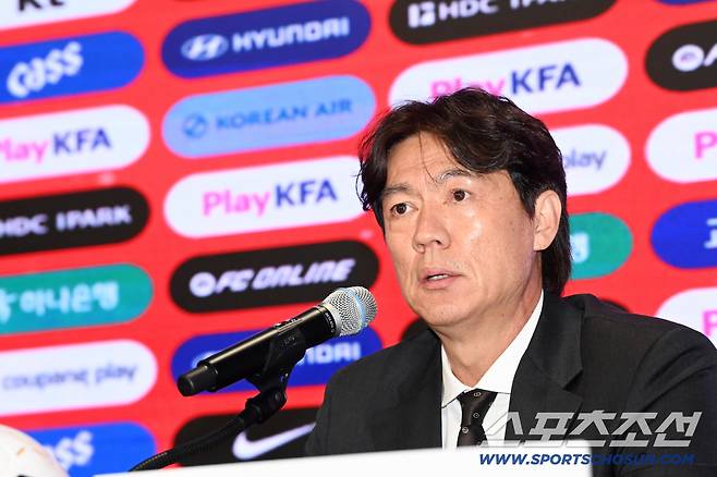 2026 북중미 월드컵 최종 명단발표 기자회견이 16일 서울 광화문 KT 웨스트빌딩 온마당에서 열렸다. 홍명보 감독이 질문에 답하고 있다. 광화문=허상욱 기자wook@sportschosun.com/2026.05.16/