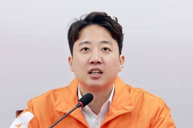 개혁신당 총괄선거대책위원장인 이준석 대표가 지난 11일 국회에서 열린 6·3 지방선거 제1차 중앙선대위 회의에 참석해 발언하고 있다. 연합뉴스